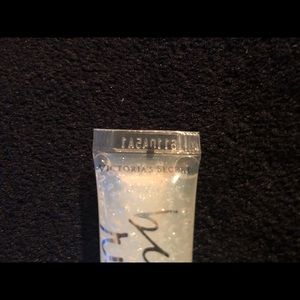 Victoria's Secret Makeup - Victoria’s Secret lip gloss. Victoria's Secret Makeup - Victoria’s Secret lip gloss.